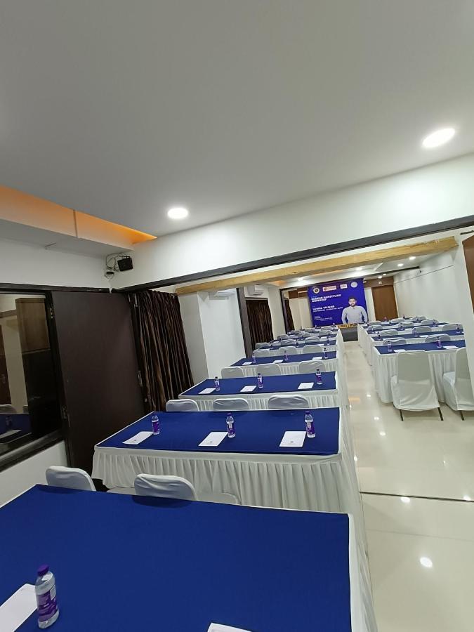 Rapid Lakme Executive 3*